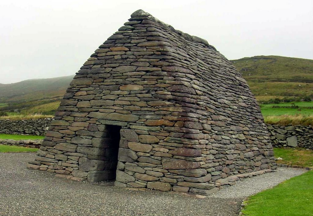 Dingle : Gallarus Oratory by Peter Connolly