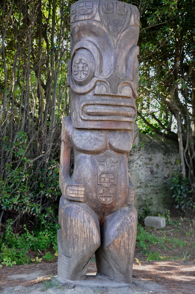 Un week-end sur l'île de Groix ( 3ème épisode ) : Totem. To look at the full screen. by Ho Tich Chau