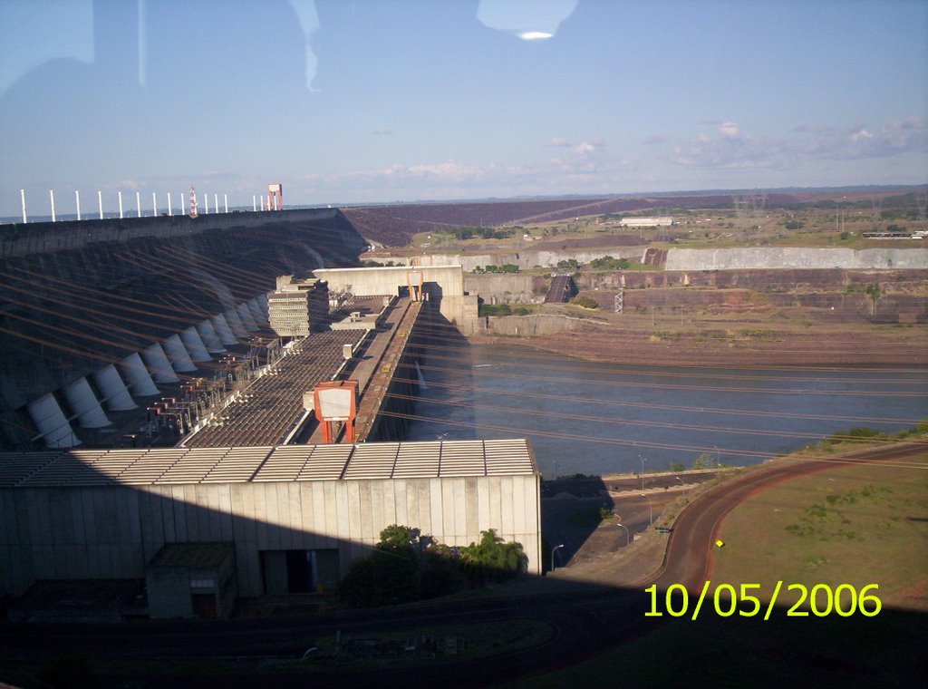 Itaipu by juanadolfo