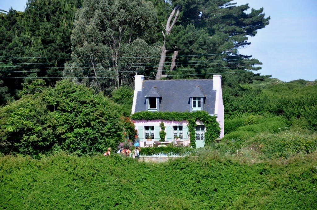 Un week-end sur l'îles de Groix ( 3ème épisode ) :Maison traditionnelle. To look at the full screen. by Ho Tich Chau