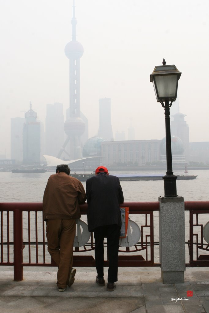 On the River Bank - Shanghai (hoangkhainhan.com) by Hoàng Khai Nhan