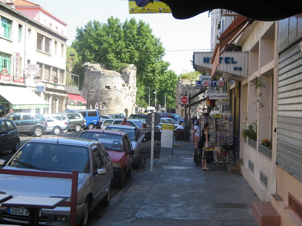 Arles's gate by marfhak