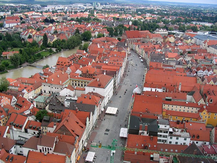 Landshut - Altstadt vom Martinsturm by supermü