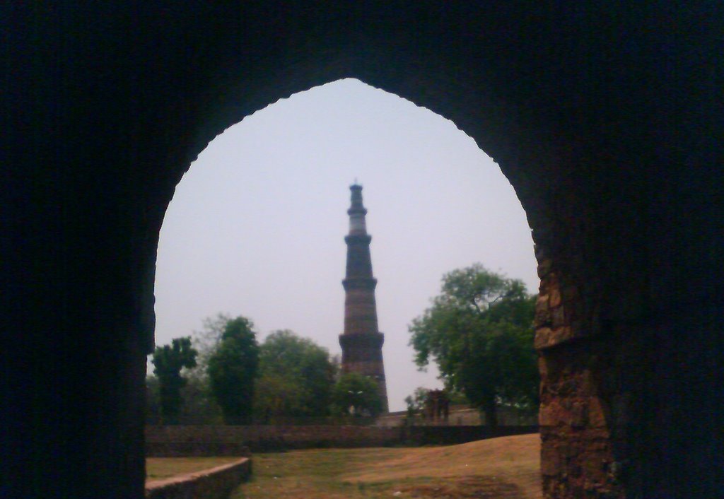 Qutab Minar by Rippy Bedi