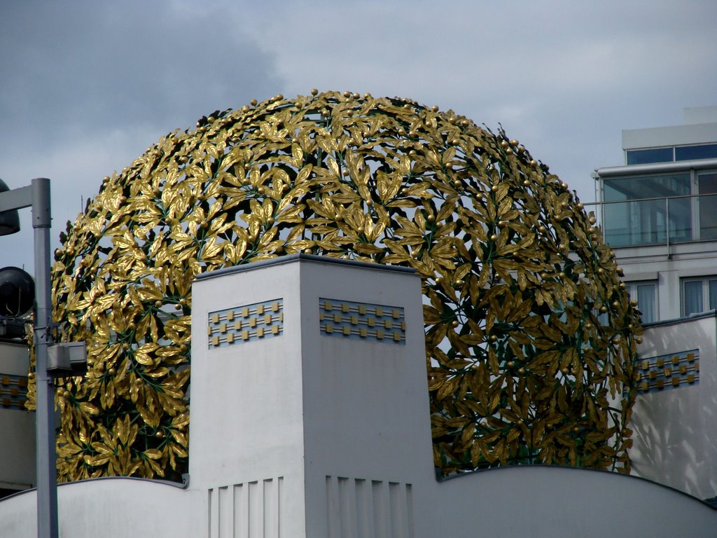 Sezession Karlsplatz by Jorge Bogaerts