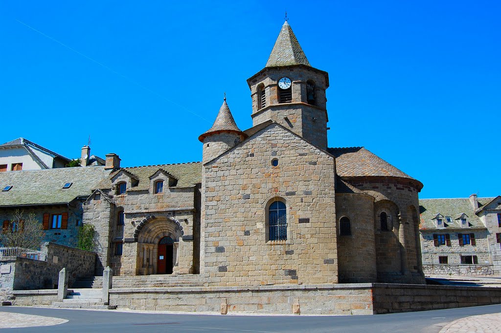 Eglise de Nasbinals by Les Argonautes