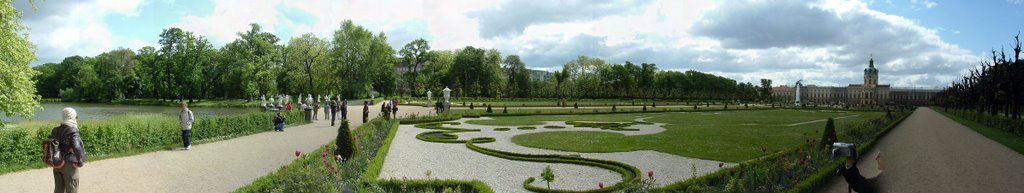 Schloss Charlottenburg - Garden by amascolo