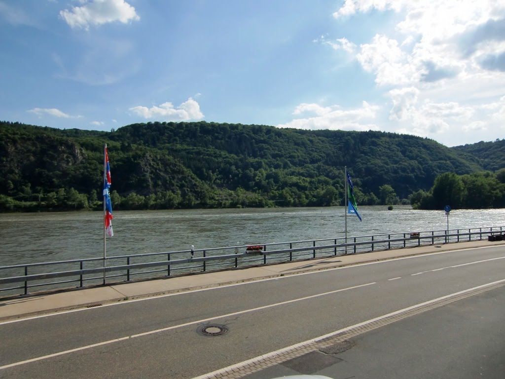 Klosterschenke Ehrenthal, Blick auf den Rhein. by Christof Kruft