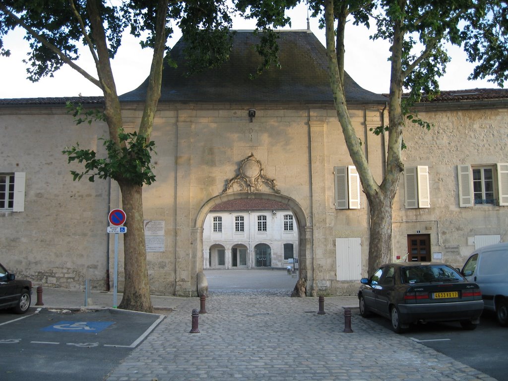 Abbaye aux dames Porche d'entrée by al17460