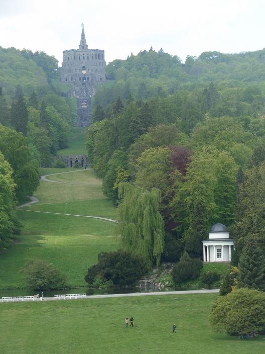 Blick vom Schloss zum Herkules im Bergpark Wilhelmshöhe by Minni1