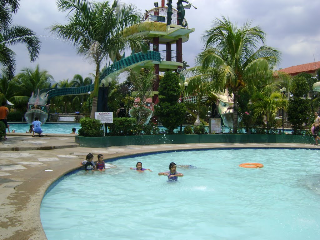 Covelandia(children's swimming pool) by danrafs