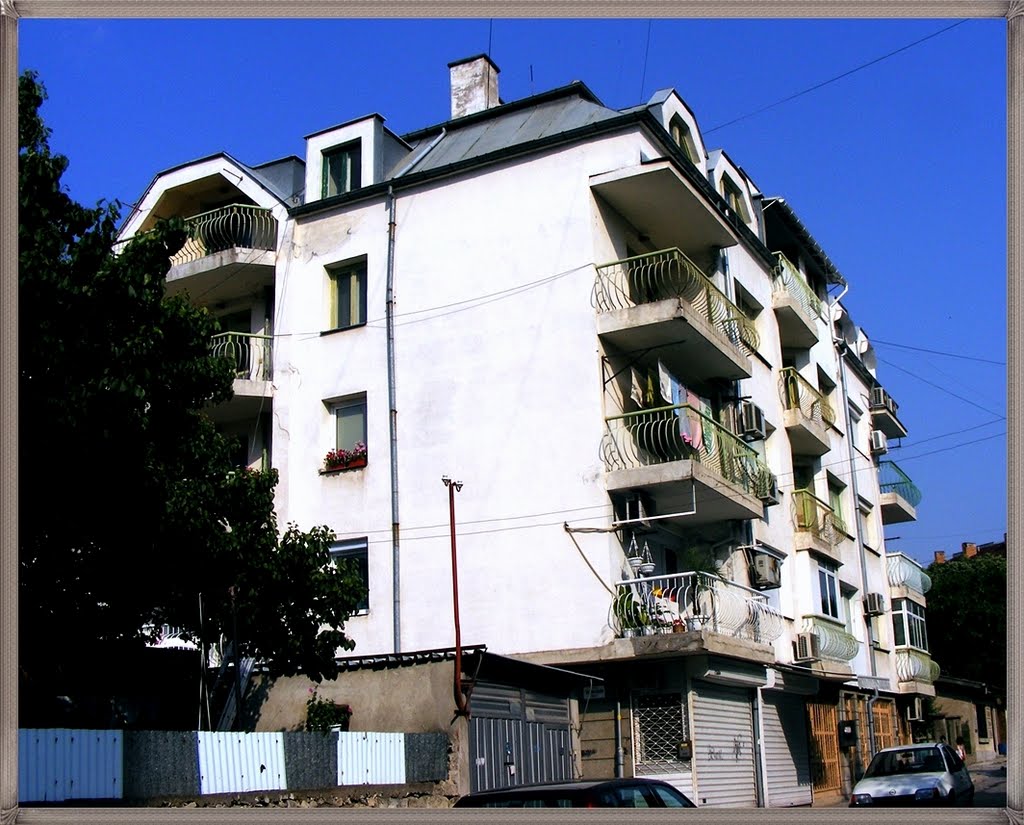 Apartment block in Ruse by zaro1965