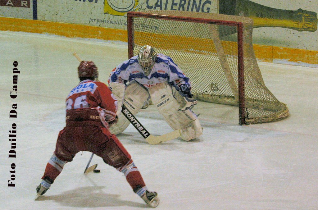 Hockey su ghiaccio ad Alleghe. by Duilio Da Campo