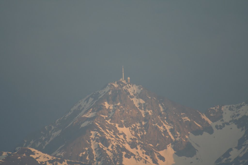 Le Pic du Midi de Bigorre, entre chien et loup by John-mike