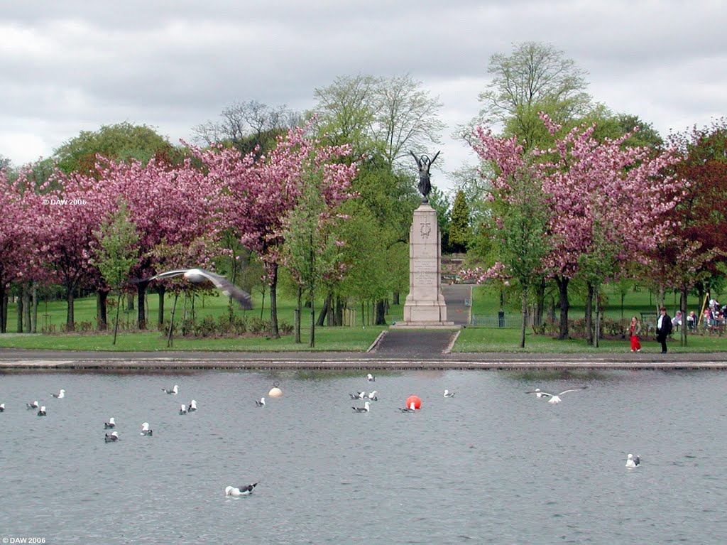 The War Memorial, Victoria Park by donaldw