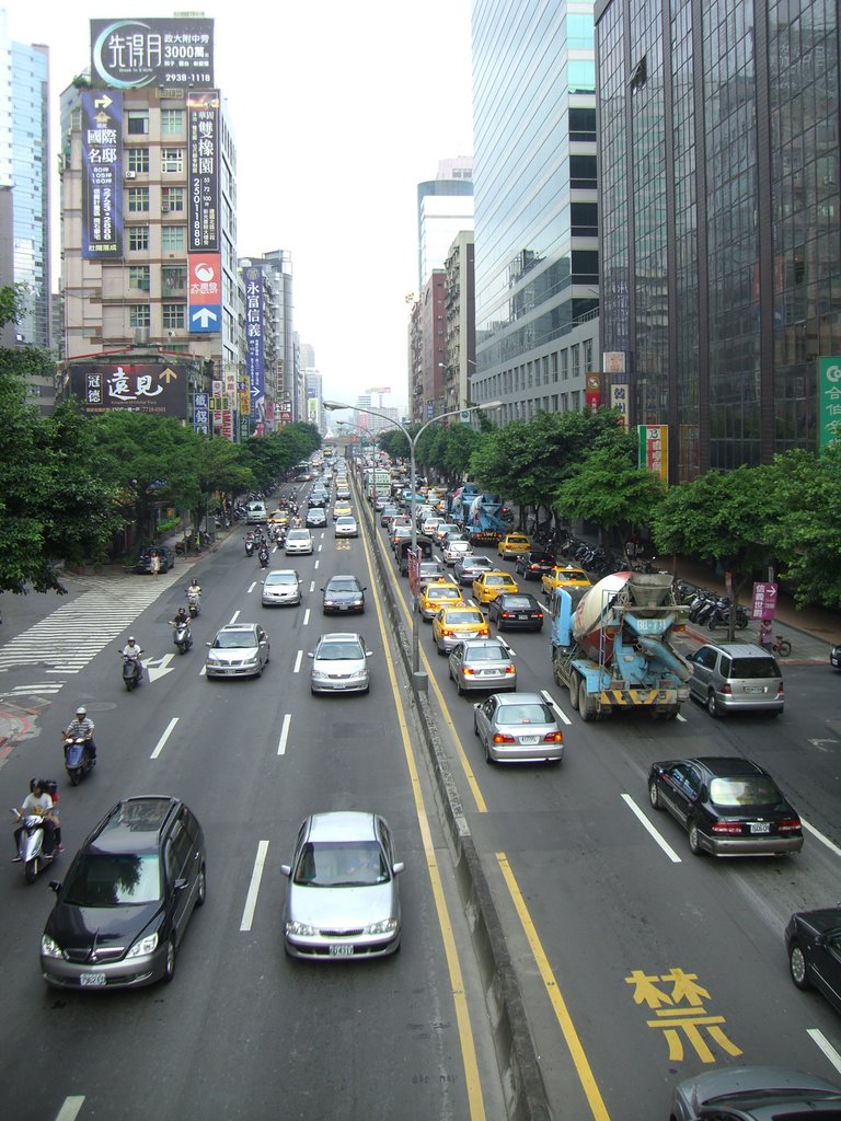 View from pedestrian bridge over Kee Lung Road by paulkemp