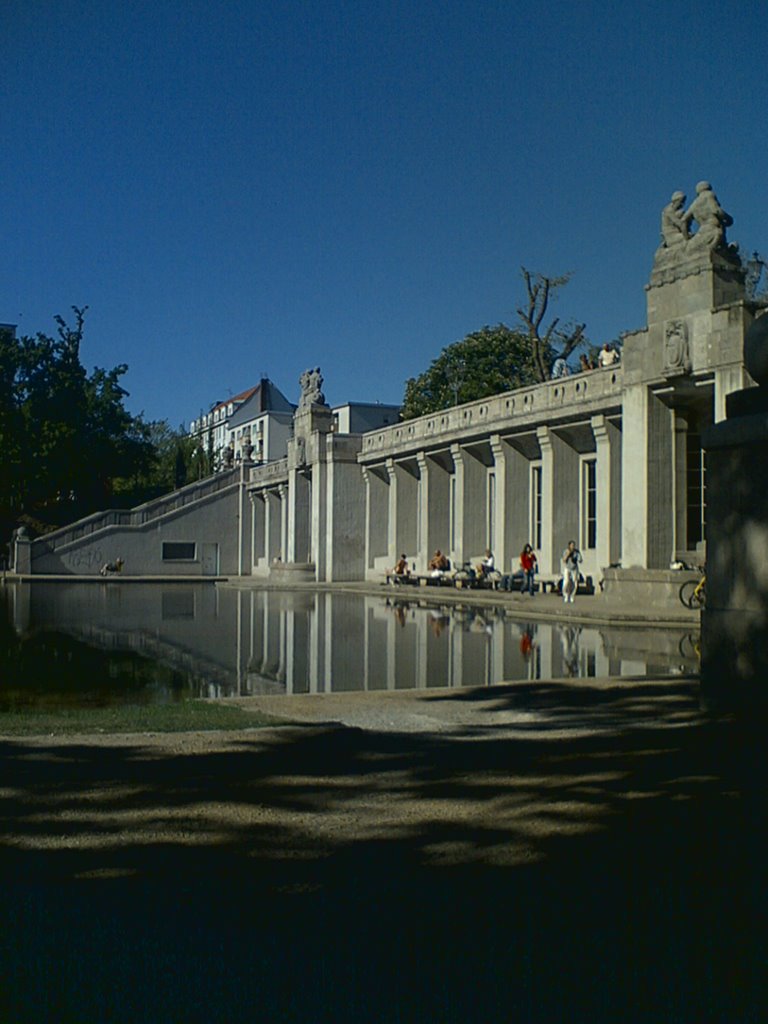 U-Bhf Rathaus Schöneberg by AracX