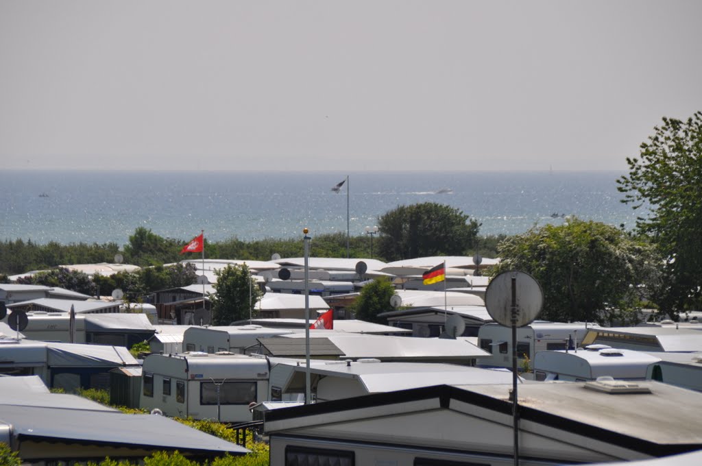 Blick über den Campingplatz Rettin & Ostsee by Thomas Eisenberg