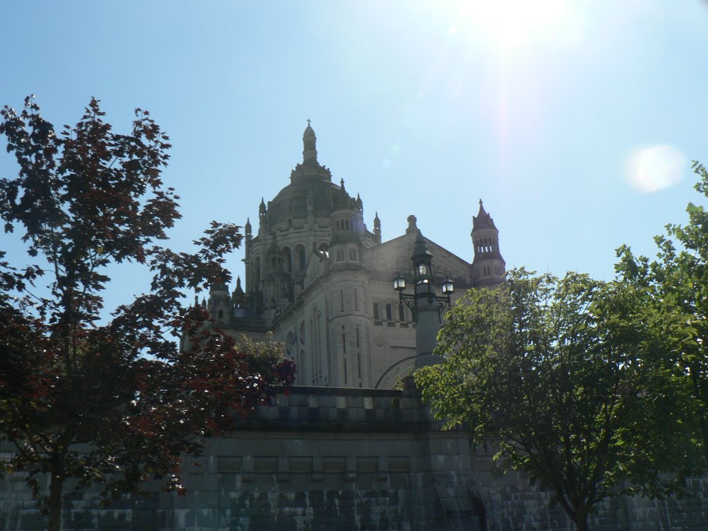 La basilique vue du Parking by nawer