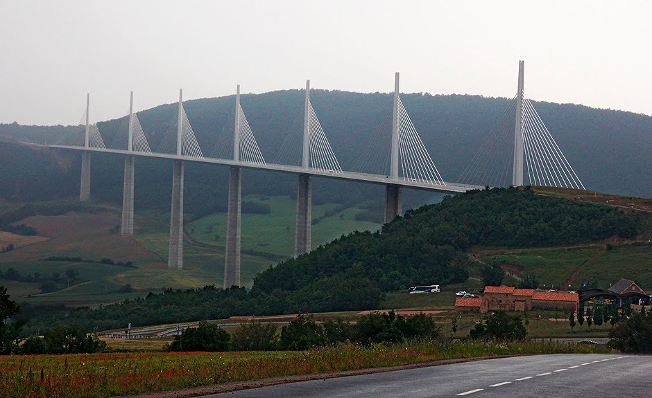 Viadukt von Millau by GabiundKlaus