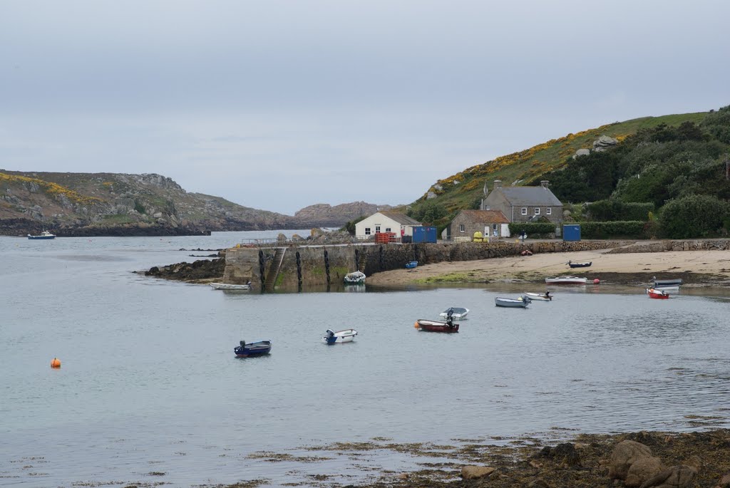 New Grimsby Harbour by njellis