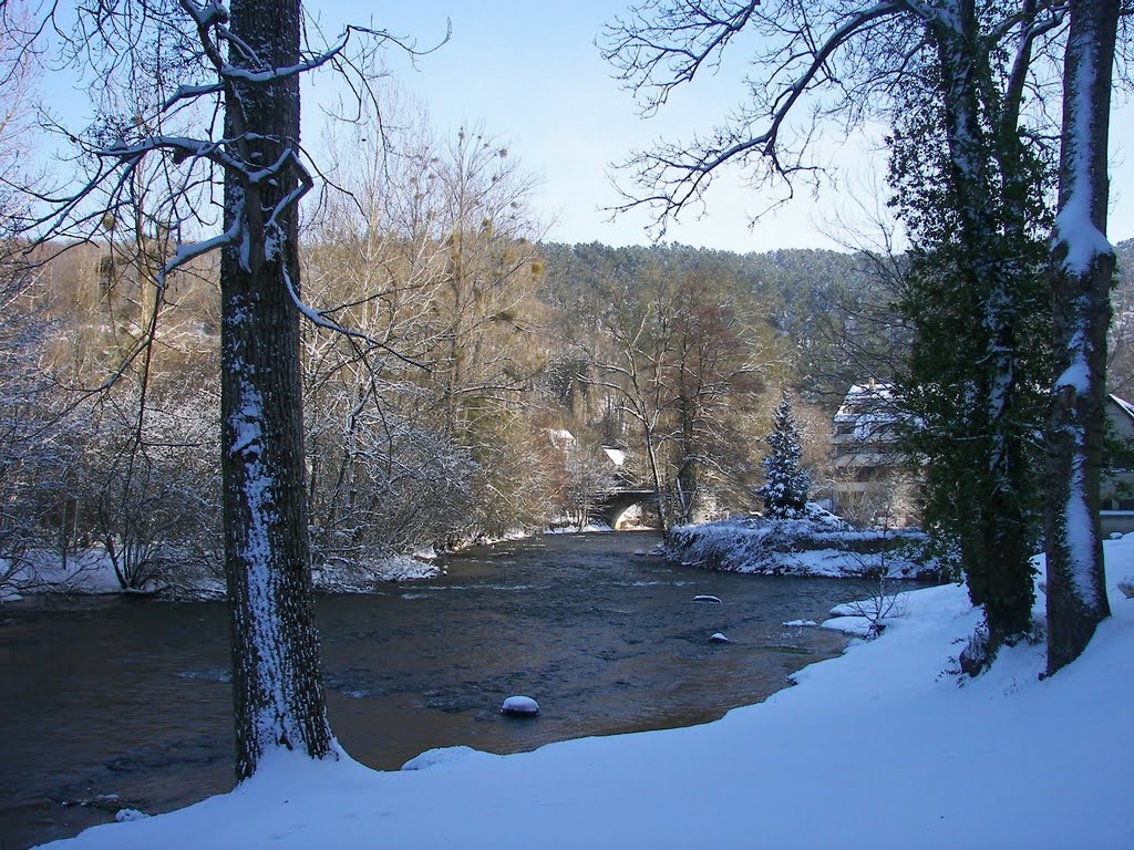 Saint-Léonard-des-Bois sous la neige : la Sarthe et le Touring Hôtel by JLMEVEL