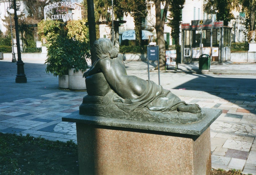 Italia - Parma - Salsomaggiore - Simbolo della bellezza del corpo by Laura Perinelli