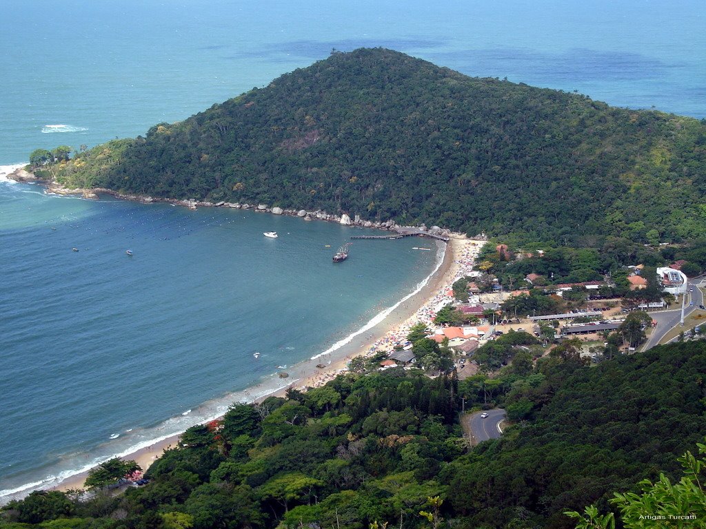 Playa Laranjeiras by Artigas Turcatti