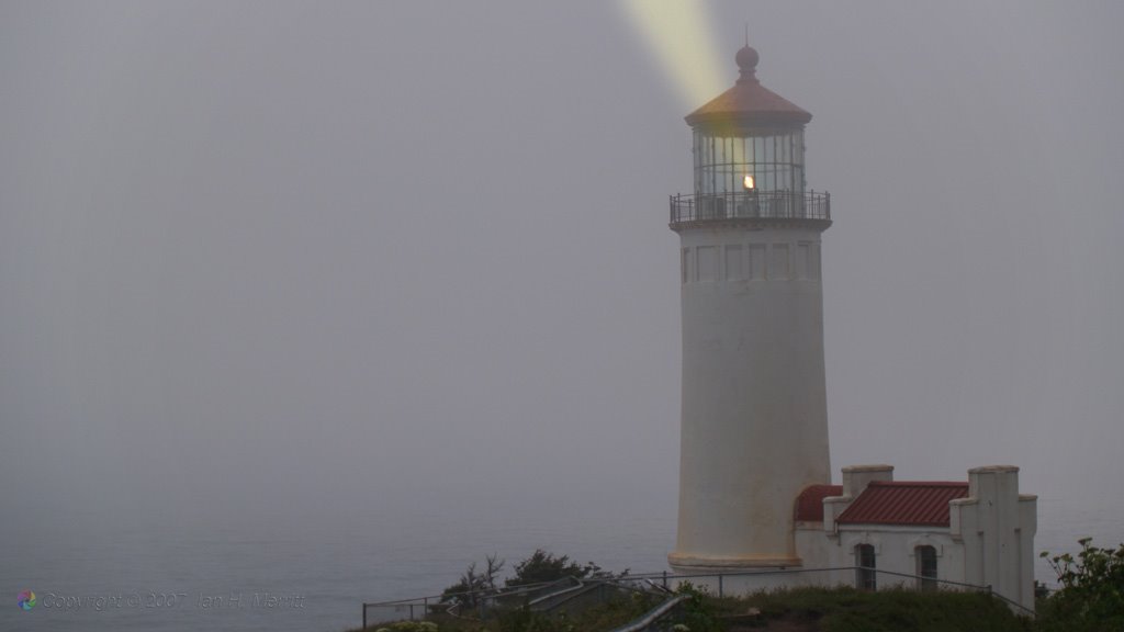 North Head Lighthouse by shuttereye