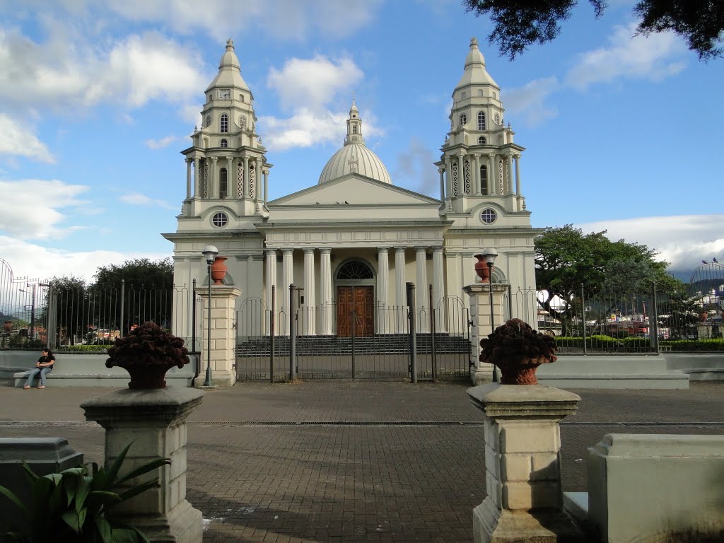 Iglesia de Desamparados, San José by Noé Alfaro Chaves