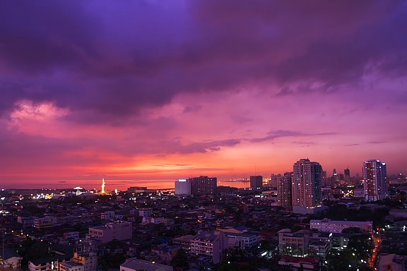 Sunset at Manila by TOMYONG