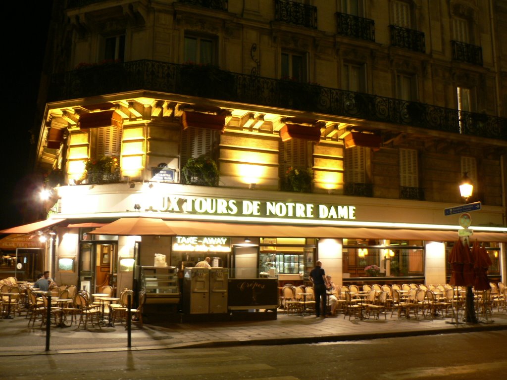 Au Tours de Notre Dame by Iulian Neghina