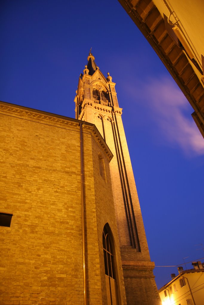 Castelvetro, il campanile by Vinicio Cavallini