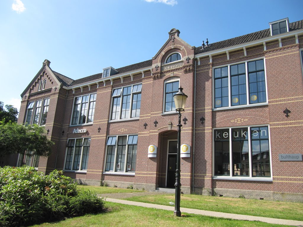 Former Meisjesschool (girls school) by Willem Nabuurs