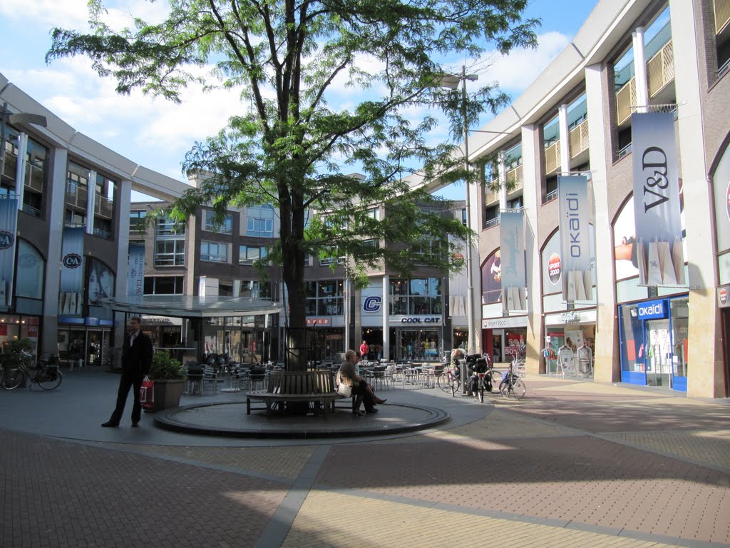 Shopping Centre Sint Jorisplein by Willem Nabuurs