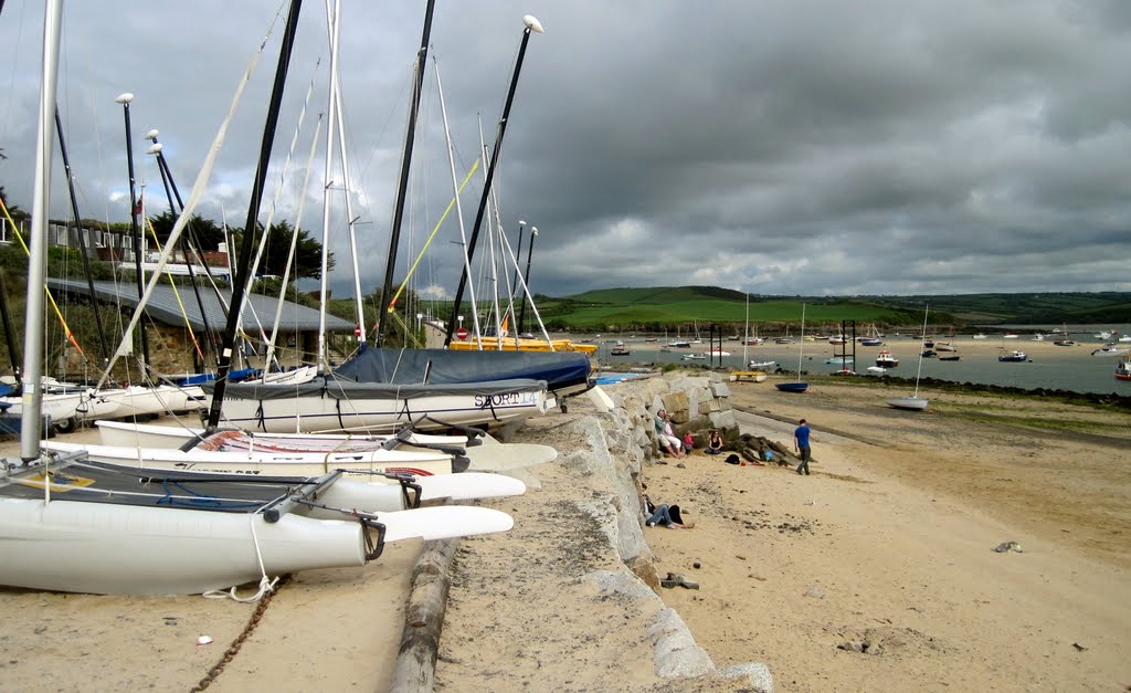 Rock Beach & Boats by Peter Connolly