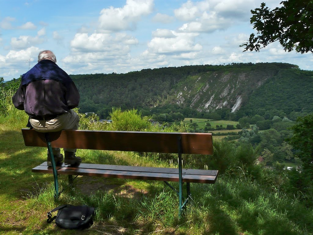 Saint-Léonard-des-Bois : sur un banc de "Narbonne", lieu idéal pour croquer le bourg et le "Haut-Fouché" by JLMEVEL