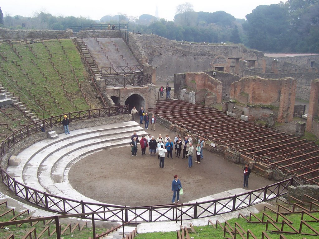 Circo romano de Pompeya by Juan Ramon Levia