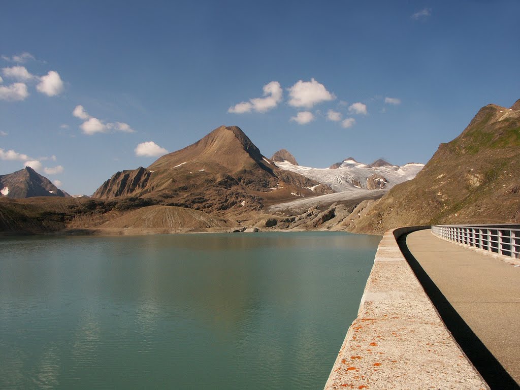 Nufenenpass, (Passo della Novena) 2.478 meter, Gries Glacier/Lake by Hans J.S.C. Jongstra