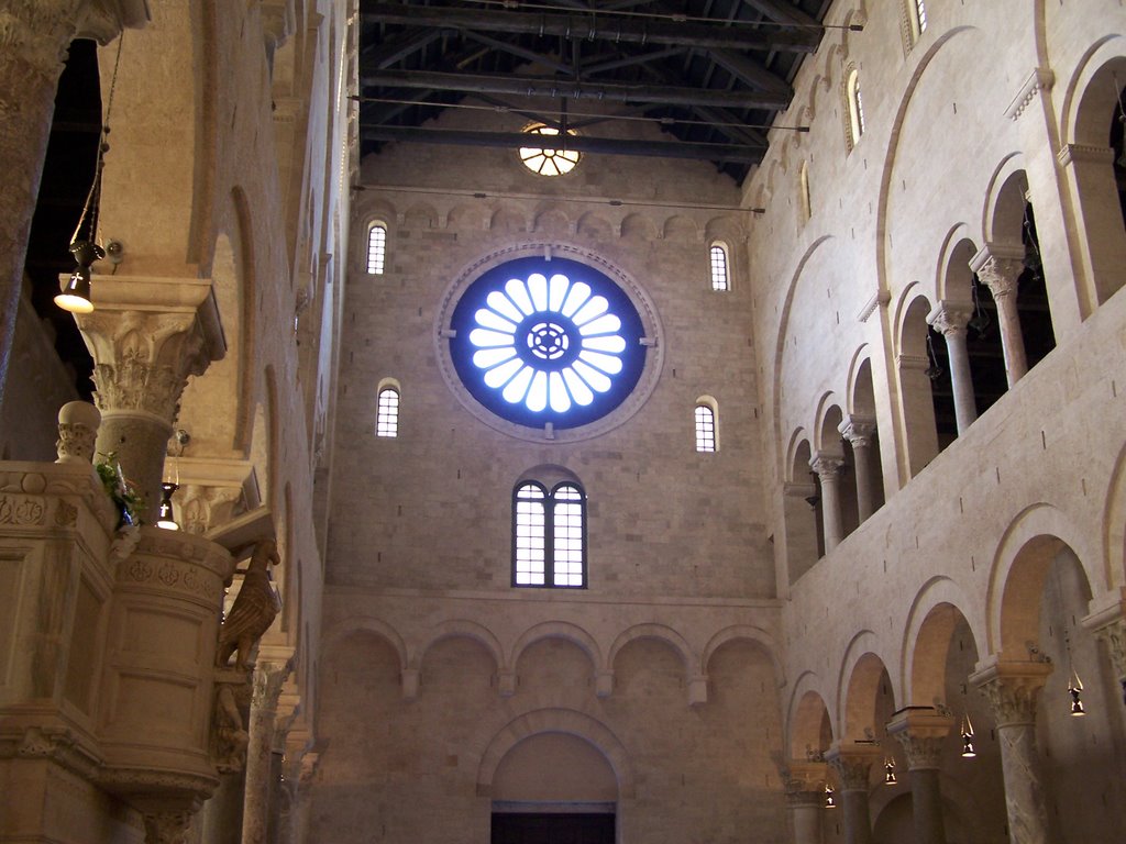 Bari - La Cattedrale interno by Giarrow