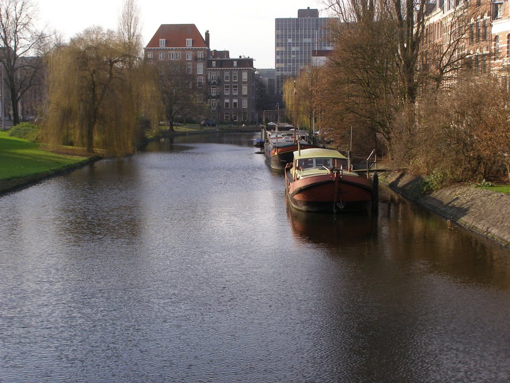 A canal behind the zoo (Dec 2006) by Athanasios Nitsos