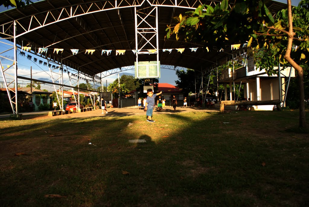 Sto. Domingo II, Basketball covered court by Jim de Francia