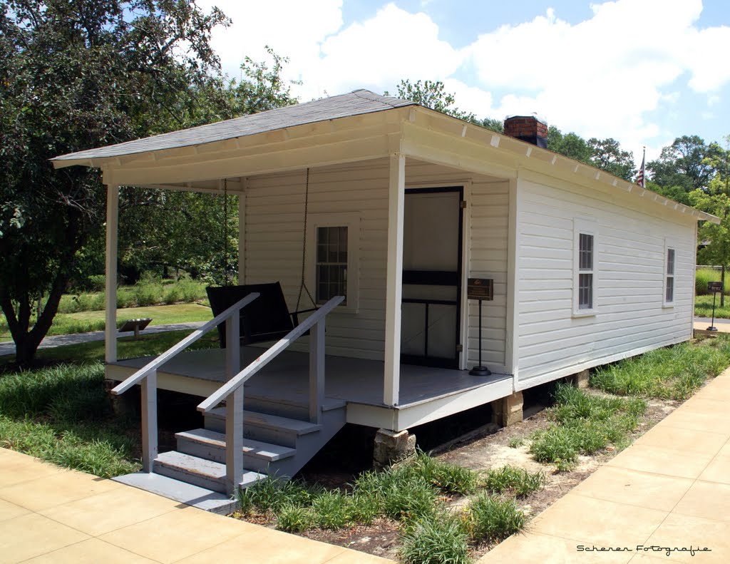 Elvis Presley's birthplace, Tupelo, MS by schererfotografie