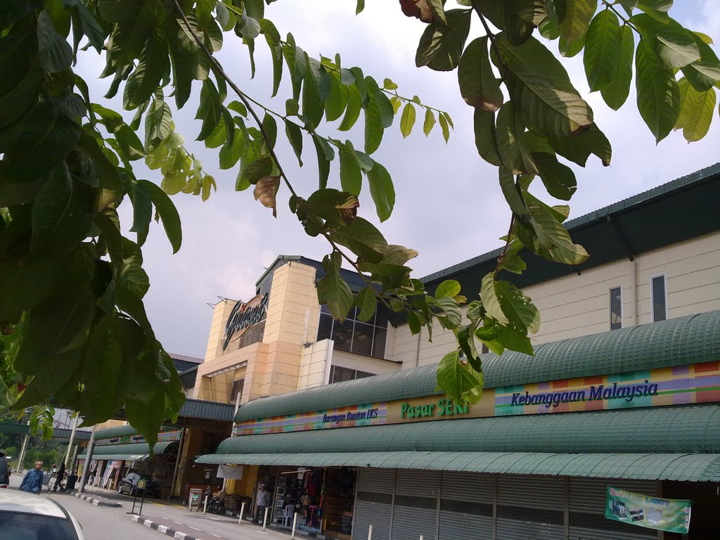 Giant hypermarket at Seksyen 13 Shah Alam by Billie_Brasjati