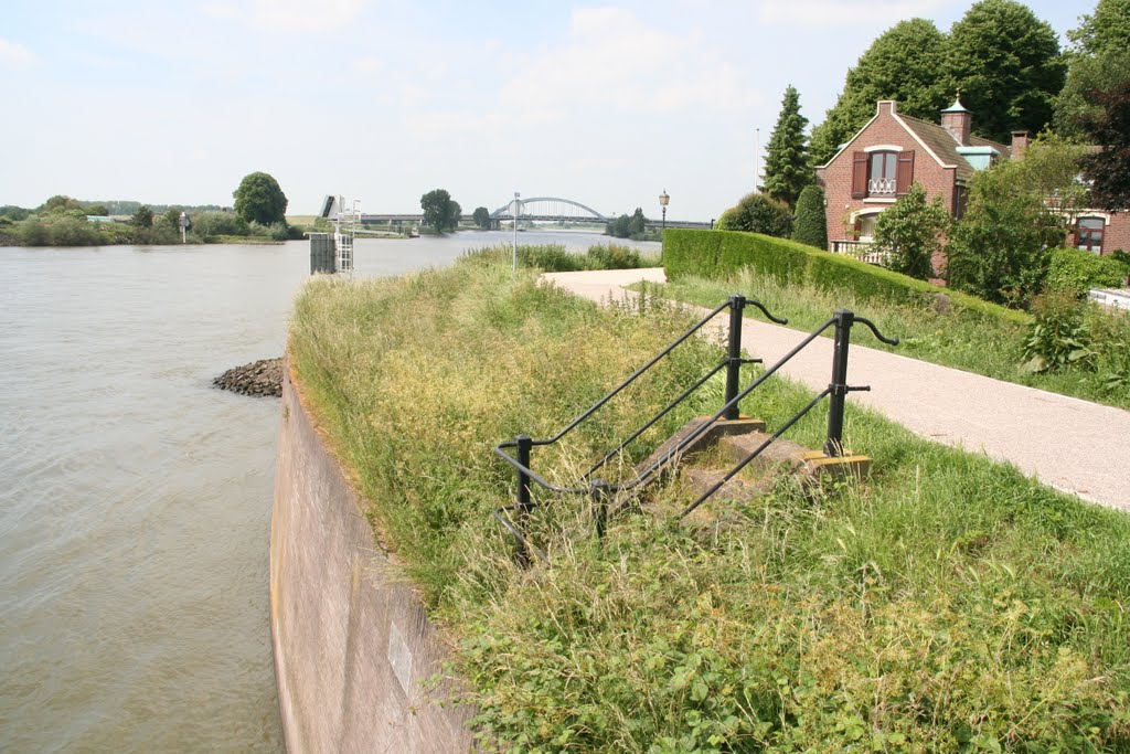 Short stairway on the river dike, Vreeswijk. by Carl030nl