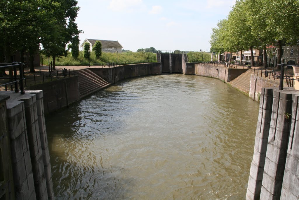 Oude Sluis richting Lekdijk, Vreeswijk. by Carl030nl