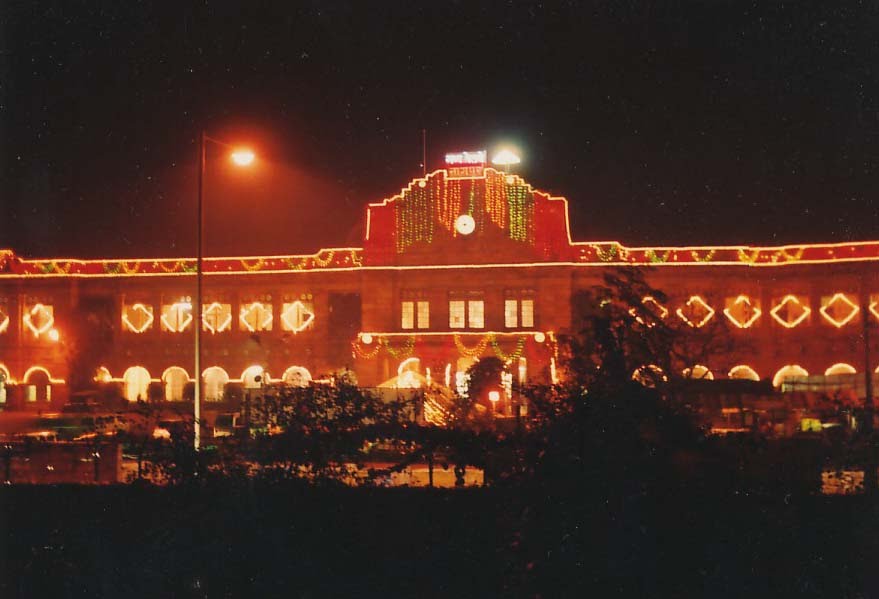 Nagpur Railway Station in Night by Aashu~आशु©