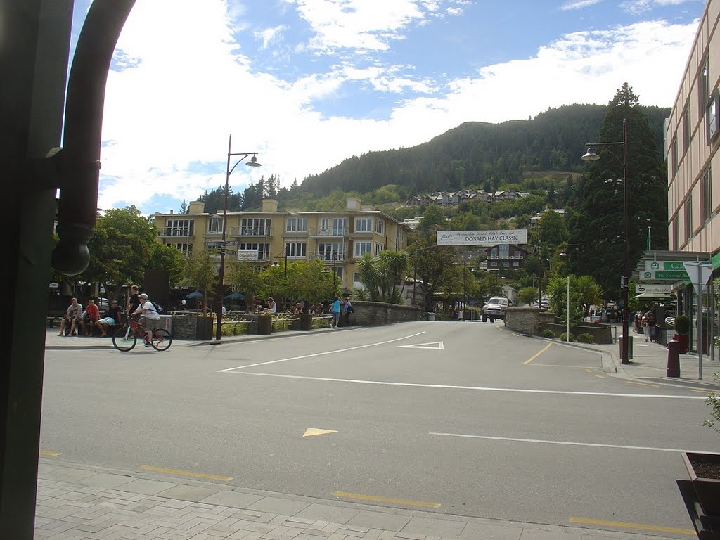 Camp Street lookind north down Ballarat st, Queenstown - Southland, South Island, New Zealand by Paul HART