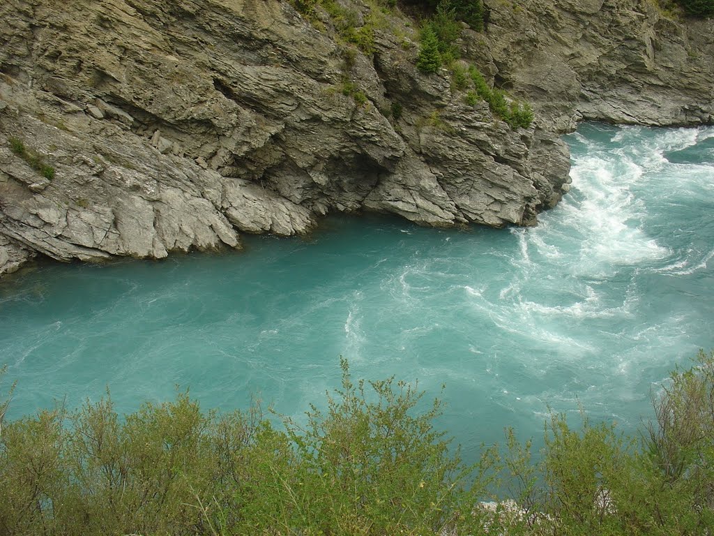 Kawarau River at Roaring Meg - Otago, South Island, New Zealand by Paul HART