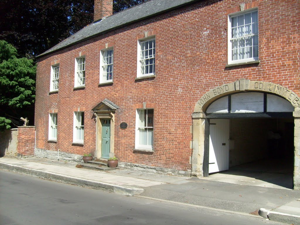 Ochiltree House, Upper High Street by Abahachi